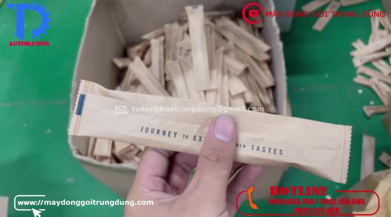 Máy đóng gói thìa nhựa